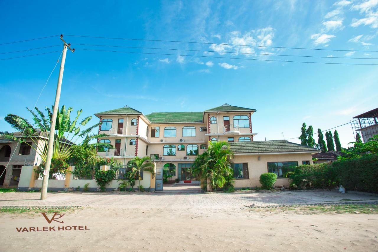 Varlek Hotel Dar es Salaam Exterior photo