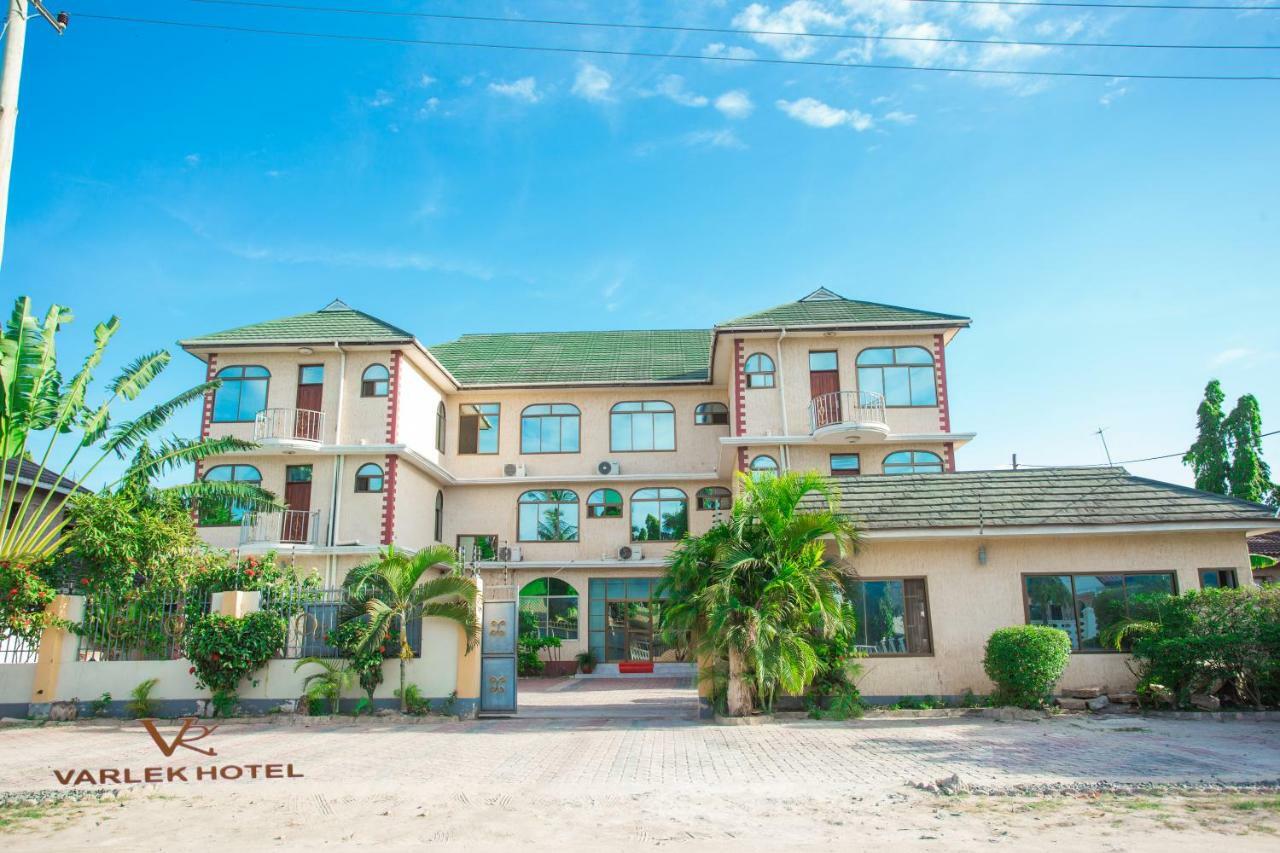 Varlek Hotel Dar es Salaam Exterior photo